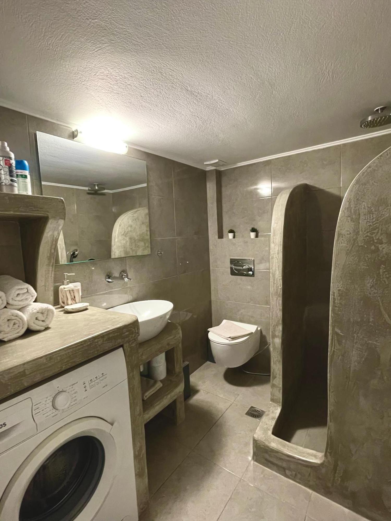 Emanouela'S Apartement In The Center Of Adamas エクステリア 写真